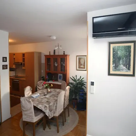 Apartment Snowball