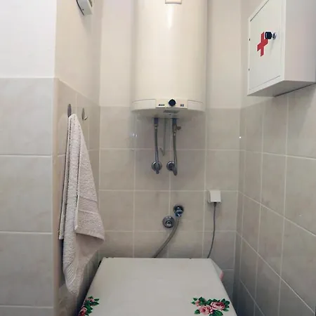 Apartment Snowball *