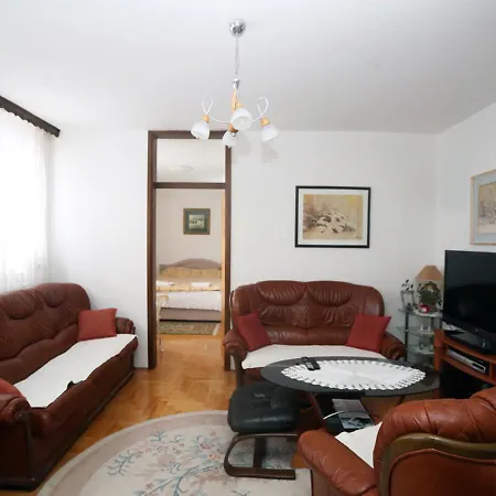 Apartment Snowball Pale